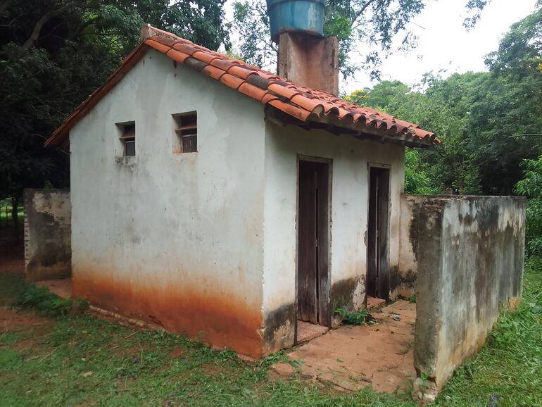 El sanitario de la institución también necesita de un arreglo general