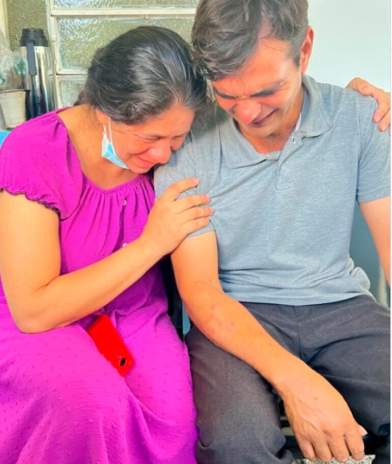 Padres del recién nacido fallecido, lloran la pérdida de una inocente vida.