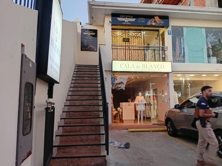 Asaltan joyería en barrio Herrera: delincuentes violentaron caja fuerte Asaltan joyería en barrio Herrera: delincuentes violentaron caja fuerte