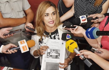 La fiscala Stella Mary Cano explicó sobre la conexión para constituir la supuesta rosca de recaudación paralela que funcionaba en la Comuna capitalina.