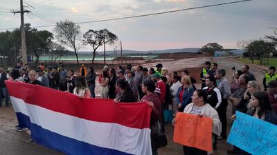 Pobladores de Atyrá se movilizan para evitar la reconexión de tuberías.