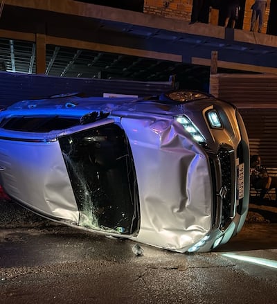 Choque y vuelco sobre Tercera Proyectada, Asunción.