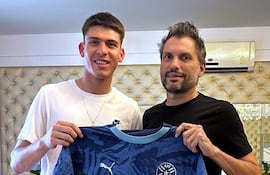 Lucas Ramón Romero Gómez con el presidente de Recoleta, Luis Antonio Vidal Velázquez.