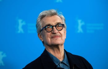 El reconocido cineasta alemán Wim Wenders lidera el jurado de la competencia oficial de la Berlinale, que pone hoy en marcha su 76 edición.