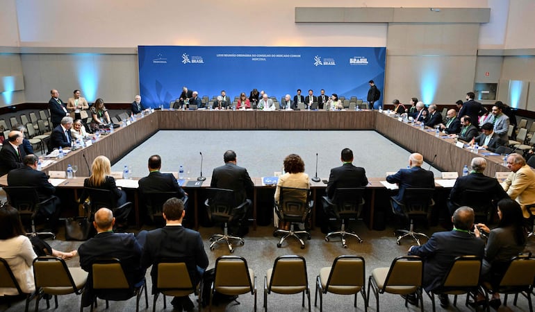 Los ministros de Exteriores de los países del Mercosur se reúnen en Foz de Yguazu, Brasil.