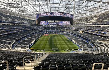 El imponente SoFi Stadium ubicado en Inglewood, California listo para albergar el encuentro entre Estados Unidos y Paraguay, que vuelve al Mundial tras 16 años de ausencia.