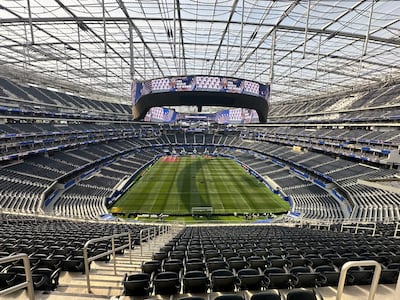 El imponente SoFi Stadium ubicado en Inglewood, California listo para albergar el encuentro entre Estados Unidos y Paraguay, que vuelve al Mundial tras 16 años de ausencia.