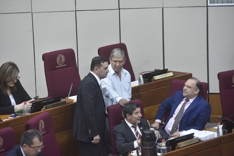 Senado extiende emergencia penitenciaria y aprueba compra de armas de EE.UU.