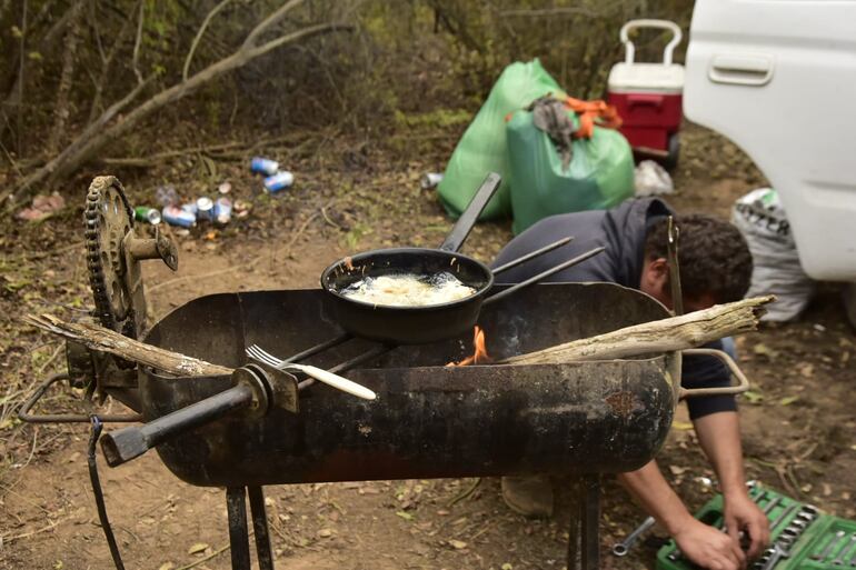 Los aficionados en las picadas de la Etapa 1 del Rally del Chaco 2023.