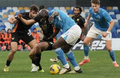 Naples (Italy), 29/12/2024.- Napoli'Äôs Romelu Lukaku (C) in action during the Italian Serie A soccer match between SSC Napoli and Venezia FC, in Naples, Italy, 29 December 2024. (Italia, Nápoles, Roma) EFE/EPA/CESARE ABBATE