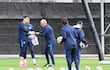 Roberto Jr. Fernandez y Gustavo Alfaro en el entrenamiento de Paraguay en San José, California, Estados Unidos.