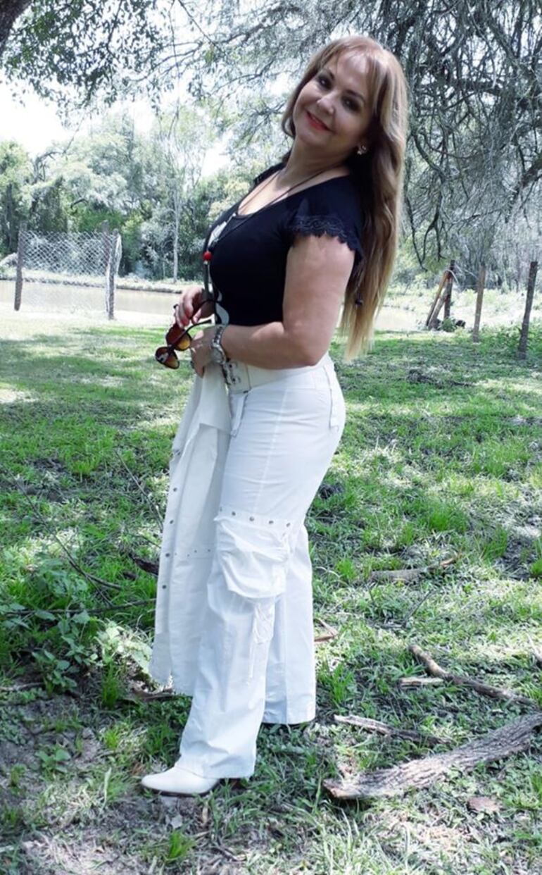 Hilda María Basaldúa, cantante.