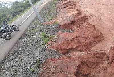 Los vecinos de la colonia Luz Bella, Guayaybí, denuncian la falta de terminación de los trabajos adicionales correspondientes al tramo de 22 km de asfaltado