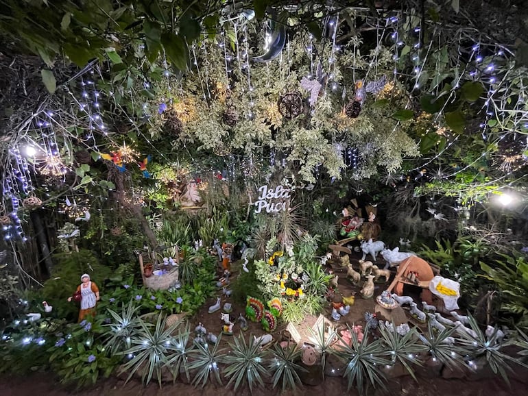 El pesebre representa la tradición de las familias paraguayas, un símbolo de fe, unión y herencia cultural que se transmite de generación en generación.