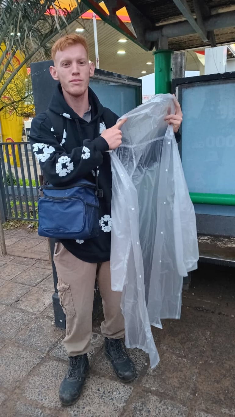 pasajeros sin refugios ante sol y lluvias