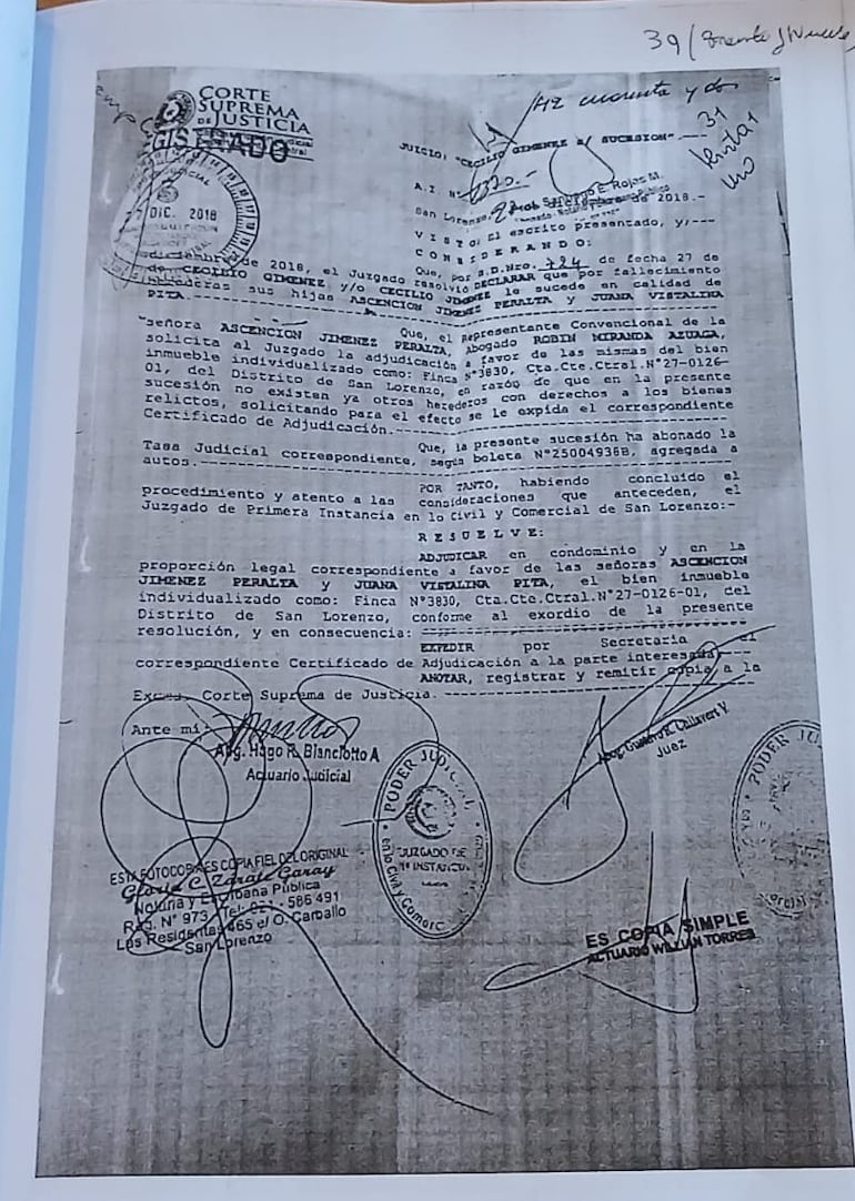 La resolución del juzgado civil y comercial del primer turno donde el juez Gustavo Chilavert adjudica como herederos de Cecilio Giménez a Ascensión Giménez Vda. de Chamorro y a Juana Vistalina Giménez Pita.