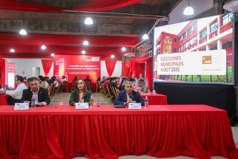 Apoderados de la ANR presentan el Comando de Vigilancia del Partido Colorado.