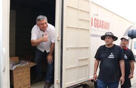 Luis Ramírez, ministro de Educación, participa en entrega de útiles escolares en el interior.