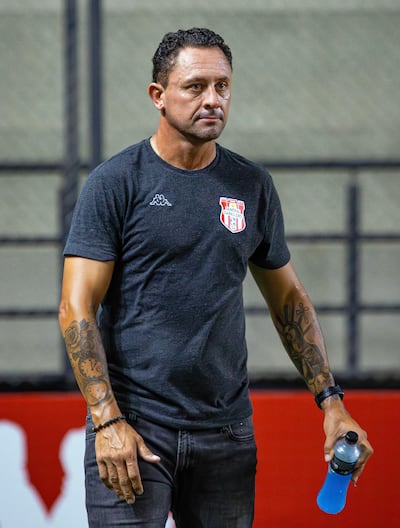 Rodrigo Sebastián Vázquez, técnico interino de General Caballero de Juan León Mallorquín.