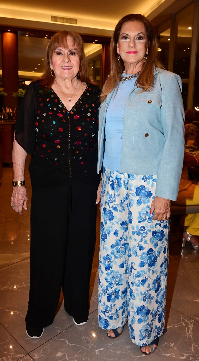 Faviana Rivas y Myriam Chirife.