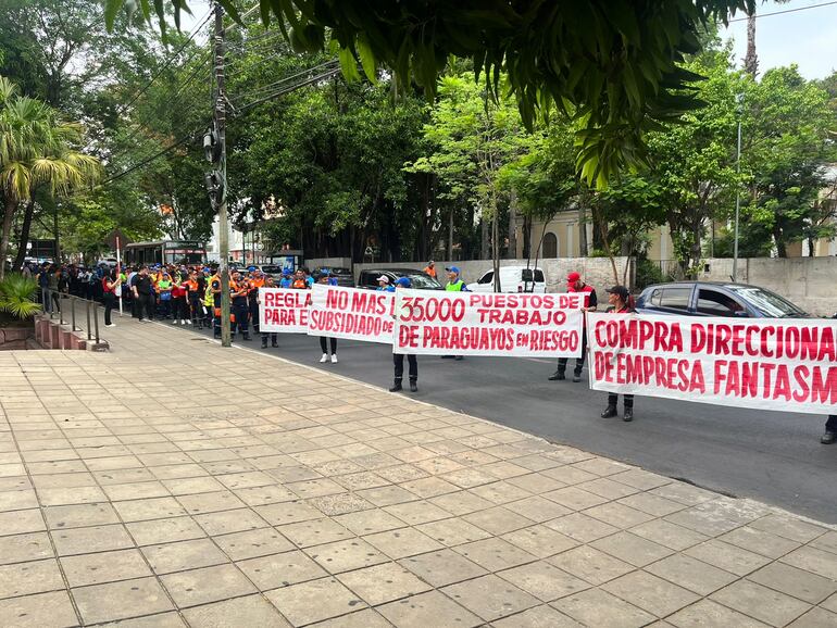 Playeros marcharon frente al MIC