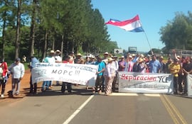 Los sampedranos se manifestaron esta mañana para exigir el inicio inmediato del arreglo de la ruta PY08 desde el tarmo Calle 6.000- Azotey´