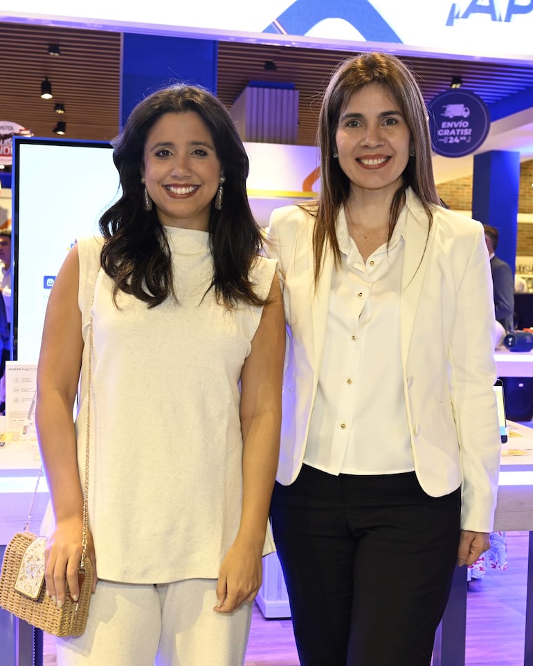 Jessica Casco y Nathalia Irrazabal.