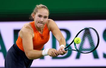 La tenista rusa de 17 años, Mirra Andreeva, venció a la ucraniana Elina Svitolina, por 7/5 y 6/3.