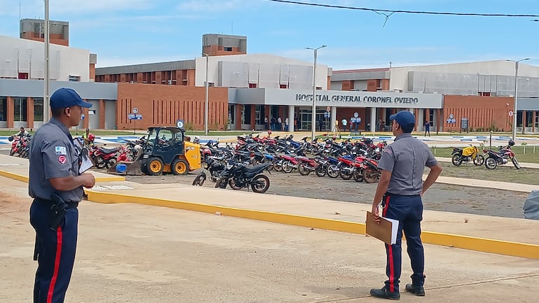 La entrada al interior de las instalaciones del hospital está prohibida para la prensa.