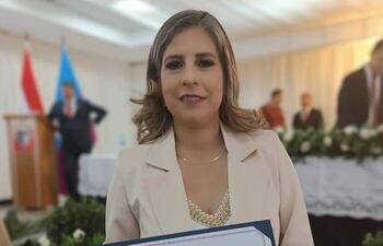 La concejal departamental Blanca Gómez de Cuyer (ANR-HC) asumió como Directora Departamental de Educación en Guairá.