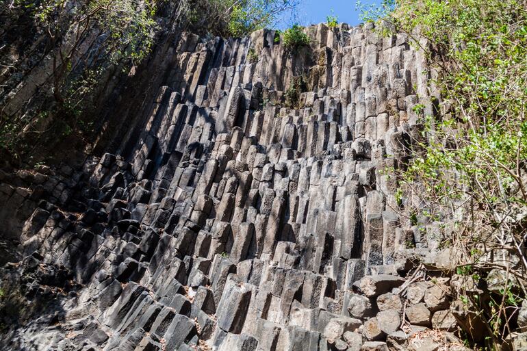 Cascada Los Tercios en temporada seca, Suchitoto, El Salvador.