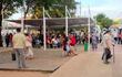 Pacientes protestan por las largas filas en Hospital General de San Lorenzo.