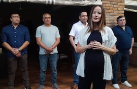 La precandidata Soledad Núñez (c) inició su campaña con miras a las municipales 2026, de la mano de referentes del PLRA.
