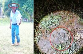 A la izquierda la fotografía del desaparecido en mayo pasado y, a la derecha, el gorro hallado ayer con los restos óseos humanos en Emboscada, que pertenecerían al hombre.