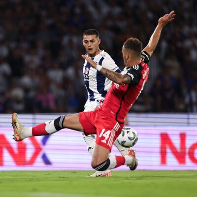 Ramón Sosa en acción en el partido de Talleres contra River Plate.