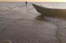 Dunas de San Cosme y Damián quedaron bajo el agua del río Paraná desde el jueves 20 de junio. Esta imagen fue tomada hace cuatro días por el pescador Jorge Antonio López, conocedor de la zona.