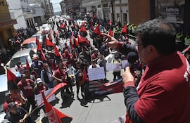 Según docentes agremiados en la OTEP-A, urge un aumento presupuestario en educación para que el Estado cumpla con deudas consideradas como históricas.