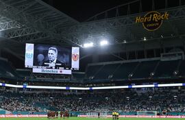 En el partido amistoso entre las selecciones de Argentina y Venezuela, se le rindió homenaja el ex entrenador de Boca Juniors, Miguel Ángel Russo.