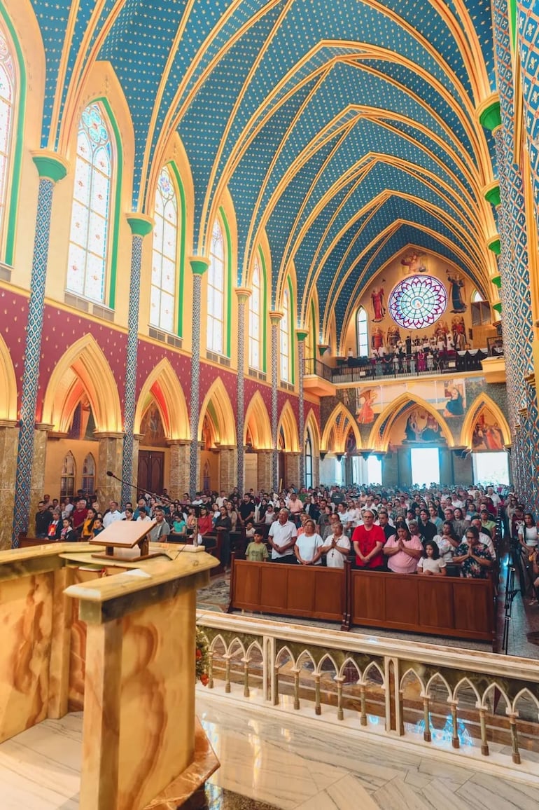 El templo puede albergar aproximadamente a 700 personas.