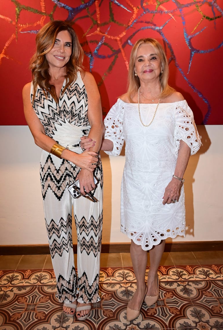 Beatriz Bosio junto con Beatriz González de Bosio.