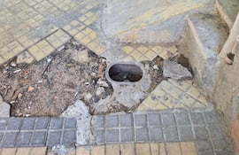 Las veredas en Asunción representan un peligro diario para todos los transeúntes.