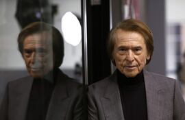 El cantante español Raphael, que permanece hospitalizado desde el 18 de diciembre, fue diagnosticado con un linfoma cerebral.