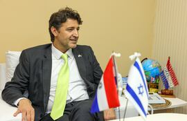 al embajador de Israel, Amit Mekel, prensa senado