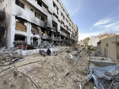 Hospital de Al Shifa, el mayor centro hospitalario de la Franja de Gaza, que fue asediado hace un año en una ofensiva israelí que lo dejó fuera de servicio.