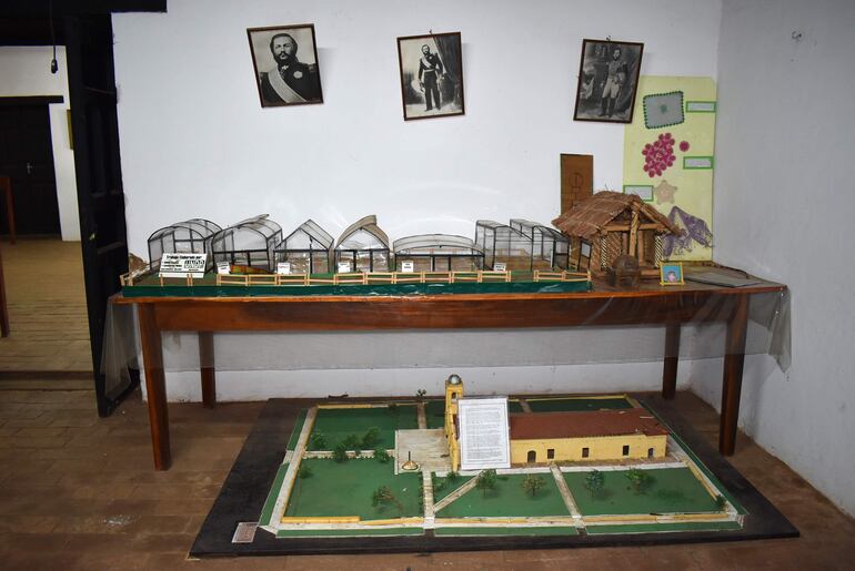 
En este lugar están guardados varios objetos de la antigüedad que fueron donados por los descendientes del Mariscal López y pobladores de la zona 