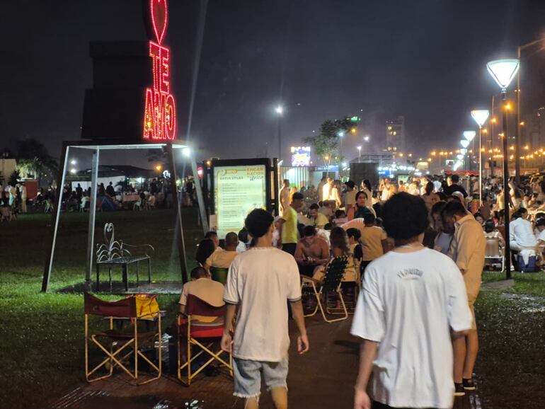 Encarnación recibió el 2026 con una gran multitud a orillas de su coqueta playa San José