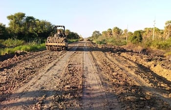 Reparacion del camino que llega a la ruta bioceànica