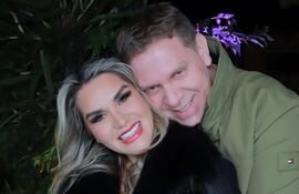 La diputada cartista Johana Vega y su pareja, el actual titular de Petropar, Eddie Jara.