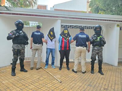 Entrega vigilada frustra extorsión y deja dos detenidos.