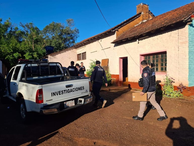 Incautan vehículo y armas utilizadas en asalto tipo comando a ganadero oriundo de Hohenau Incautan vehículo y armas utilizadas en asalto tipo comando a ganadero oriundo de Hohenau